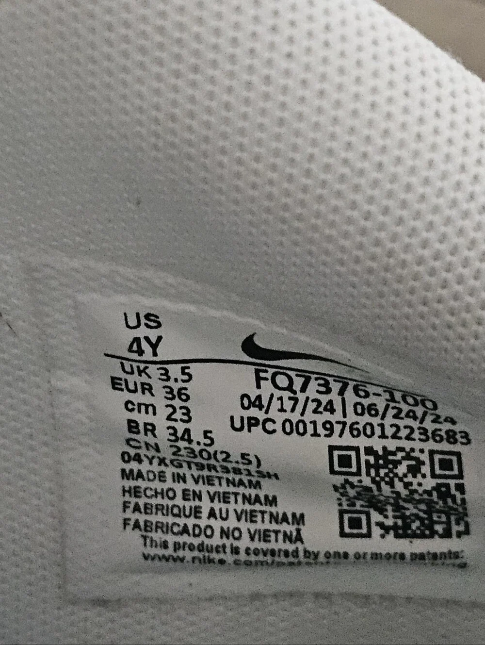 Nike Sabrina 2 White Noise Kids Sneakers Size 4 White Silver Metallic